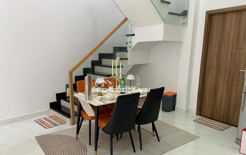 Bán nhà sát căn mặt tiền đường Tỉnh Lộ 10, DT 63m2, xây mới 1 trệt, 1 lầu